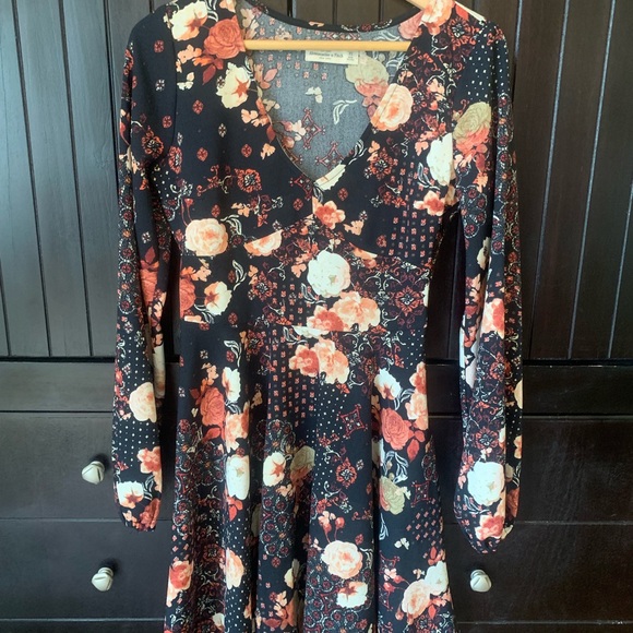 Abercrombie and Fitch floral long sleeve dress - Picture 2 of 4